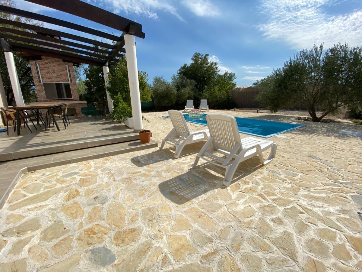 Villa Bubica- Cozy Holiday Home In Rural Area With Pool Stankovci  المظهر الخارجي الصورة